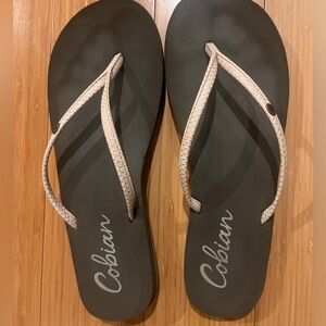 Women’s Flip Flops Cream with Brown Sole Size 9